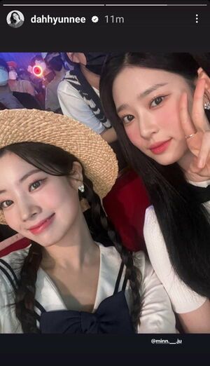 Photo : Minju & Dahyun