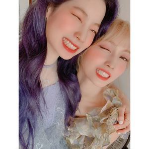 Photo : Dahyun & Momo