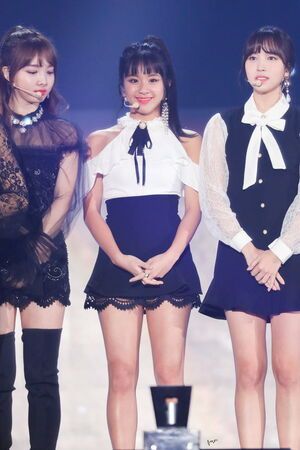 Photo : Nayeon, Chaeyoung & Mina
