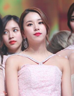 Photo : Chaeyoung ft. Mina
