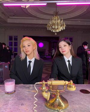 Photo : Dahyun & Chaeyoung