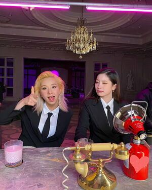 Photo : Dahyun & Chaeyoung
