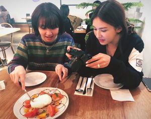 Photo : Chaeyoung and Somi