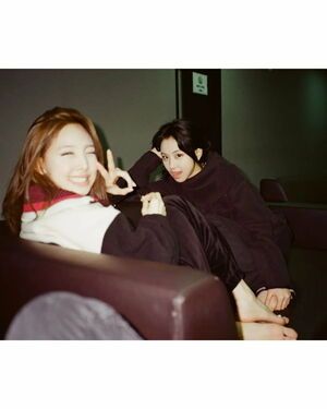 Photo : Nayeon & Chaeyoung