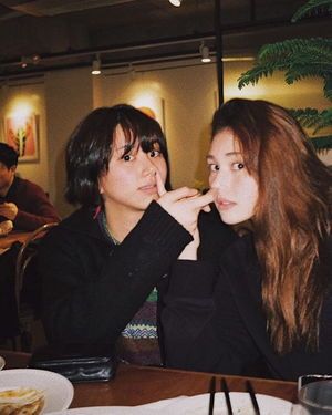 Photo : Chaeyoung and Somi