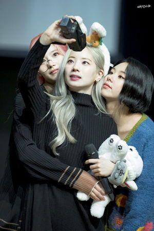 Photo : Sana, Dahyun and Chaeyoung