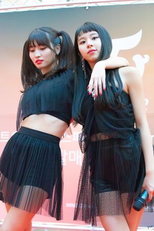 Photo : Momo & Chaeyoung