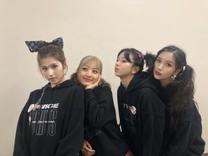 Photo : Sana, Jihyo, Chaeyoung & Mina