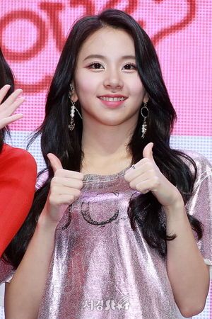 Photo : Chaeyoung approved
