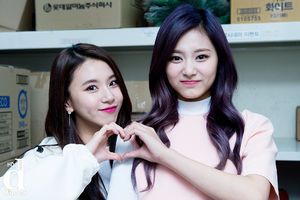 Photo : Chaeyoung & Tzuyu