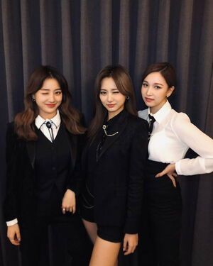 Photo : Jihyo, Tzuyu & Mina