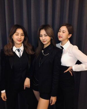 Photo : Jihyo, Tzuyu & Mina