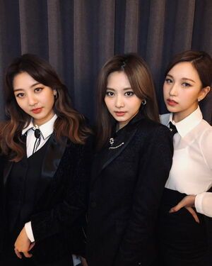 Photo : Jihyo, Tzuyu & Mina
