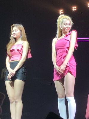 Photo : Tzuyu & Sana