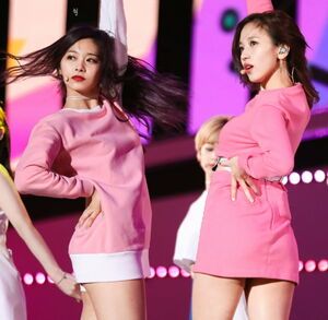 Photo : Tzuyu & Mina