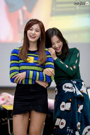 Photo : Tzuyu & Mina