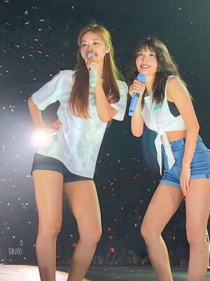 Photo : Tzuyu & Momo