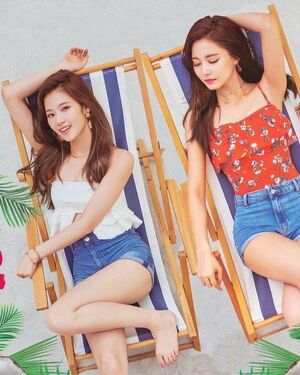 Photo : Tzuyu & Sana