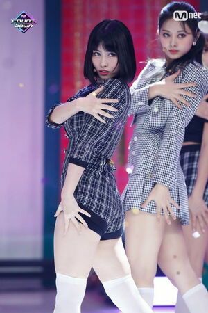 Photo : Momo and Tzuyu