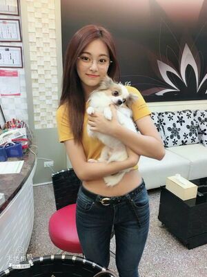 Photo : Tzuyu with Gucci