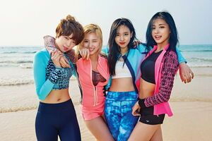 Photo : Jeongyeon, Sana, Nayeon, Tzuyu