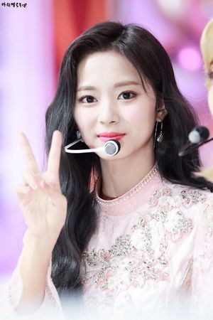 Photo : Tzuyu notices you
