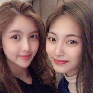 Photo : Tzuyu with a former JYP trainee from Taiwan
