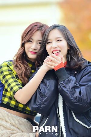 Photo : Tzuyu & Mina