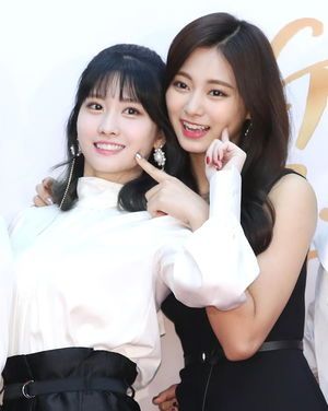Photo : Momo & Tzuyu
