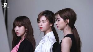 Photo : Mina, Jeongyeon, Tzuyu