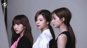 Photo : Mina, Jeongyeon, Tzuyu