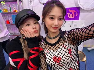 Photo : Tzuyu and Sana