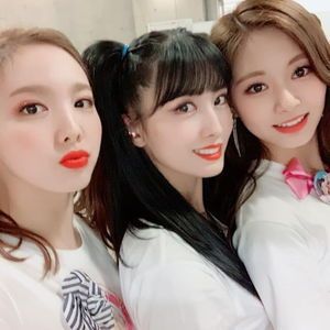 Photo : Nayeon, Momo & Tzuyu