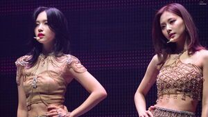 Photo : TWICE - Mina & Tzuyu