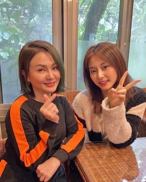 Photo : Happyling0402 Instagram Update - Tzuyu photo with her friend in Taiwan