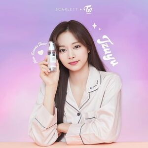 Photo : 220220 Tzuyu x Scarlett