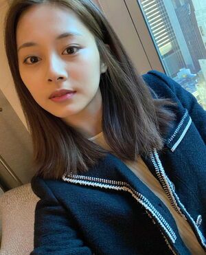 Photo : Zooc_Official Instagram Update - Tzuyu selca wearing Zooc 22 spring collection