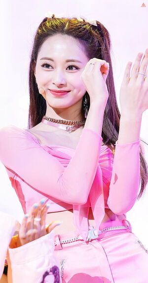 Photo : Tzuyu pink