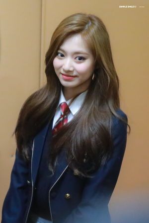 Photo : School girl Tzuyu