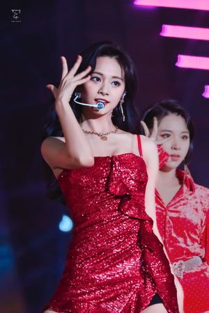 Photo : Tzuyu (ft. Chaeyoung)