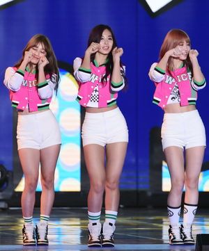 Photo : Jihyo, Tzuyu & Momo