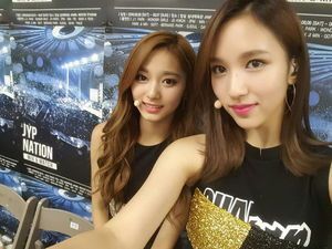 Photo : Mina & Tzuyu