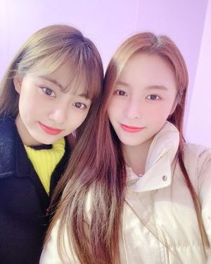 Photo : Tzuyu and Elkie in Valentine's Day
