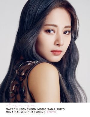 Photo : Chou Tzuyu in the magazine D-Icon