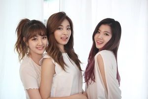 Photo : Jihyo, Tzuyu and Sana