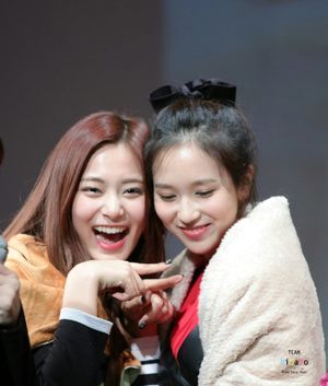 Photo : Tzuyu & Mina