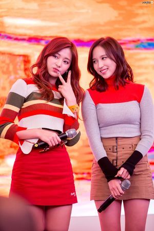 Photo : Tzuyu & Mina