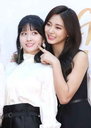 Photo : Momo & Tzuyu