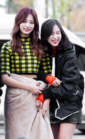 Photo : Tzuyu & Mina