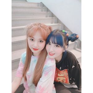 Photo : Tzuyu & Momo